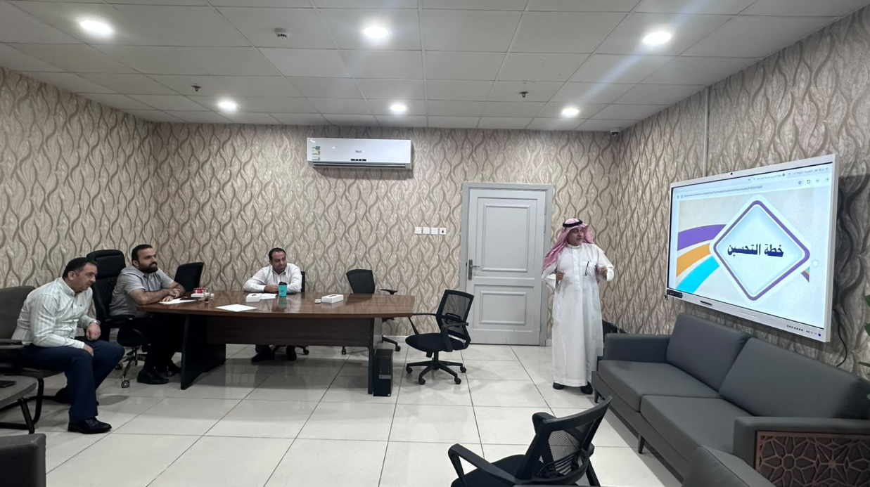 اجتماعات الشؤون التعليمية الأسبوعية لتعزيز جودة الأداء الأكاديمي بمدارس الفال الأهلية